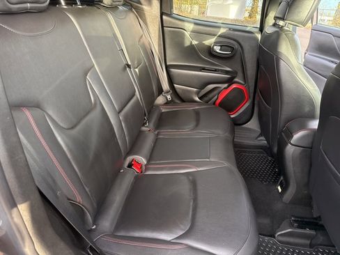 Used 2017 Jeep Renegade Trailhawk w/ Premium Trailhawk Package image 22