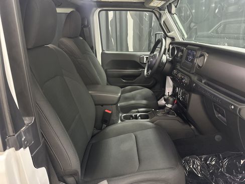 Used 2020 Jeep Wrangler Sport AWD/4WD image 33