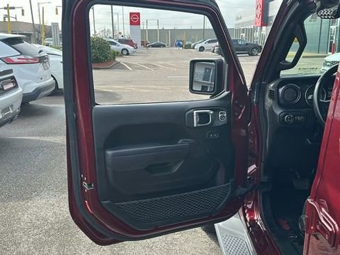 Used 2022 Jeep Gladiator Sport image 11