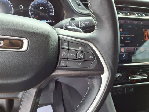 Used 2022 Jeep Grand Cherokee L Limited AWD/4WD image 17