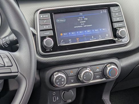 New 2025 Nissan Kicks Play S image 9