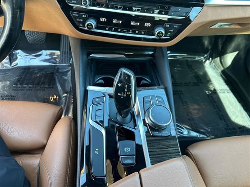 Used 2019 BMW 530i xDrive w/ Convenience Package AWD/4WD image 16