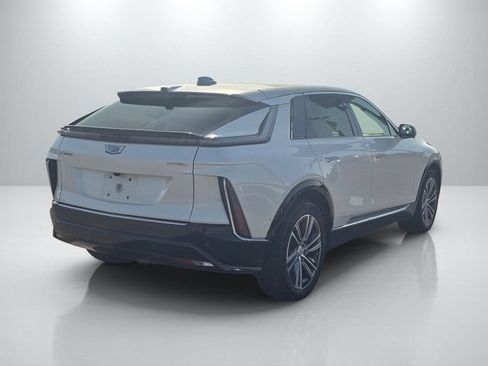Used 2024 Cadillac Lyriq Luxury AWD/4WD image 6