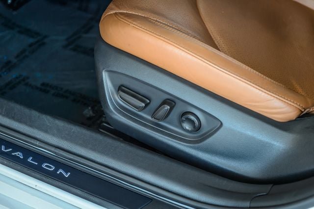 Used 2019 Toyota Avalon Limited FWD image 20