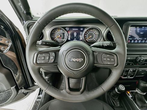 Used 2023 Jeep Gladiator Sport AWD/4WD image 11