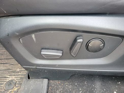 Used 2023 Ford Explorer XLT w/ Equipment Group 202A RWD image 21