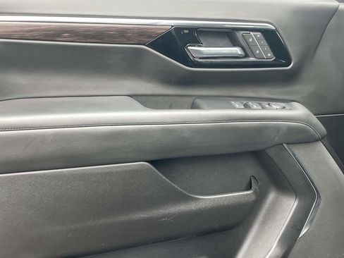 Used 2025 Chevrolet Tahoe LT AWD/4WD image 20