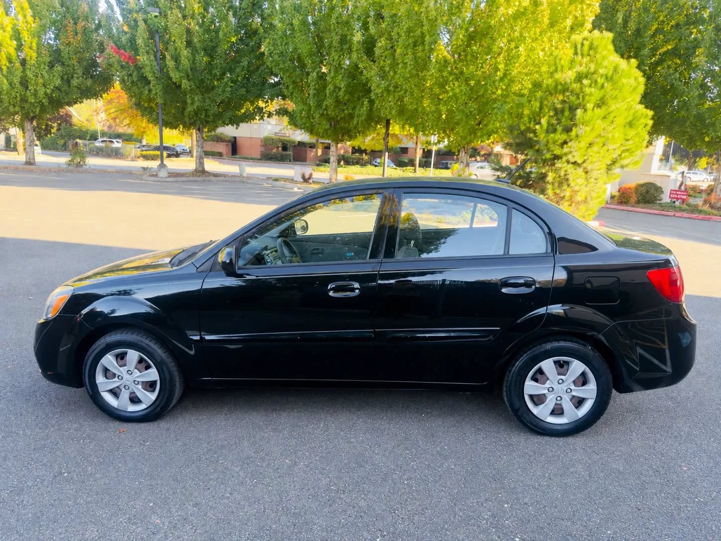 Used 2011 Kia Rio LX FWD image 2