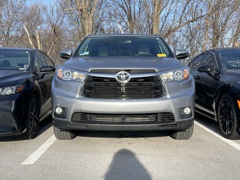 Used 2016 Toyota Highlander XLE image 2