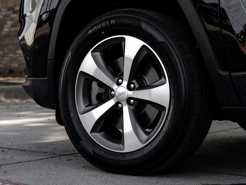 Used 2021 Jeep Cherokee Limited w/ Mopar Interior Package image 66