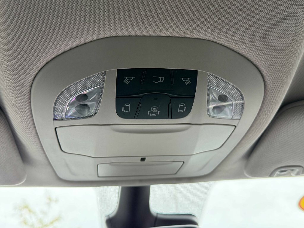 Used 2024 Chrysler Pacifica Touring-L FWD image 37