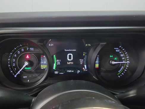 Used 2025 Jeep Wrangler Unlimited Sahara AWD/4WD image 19