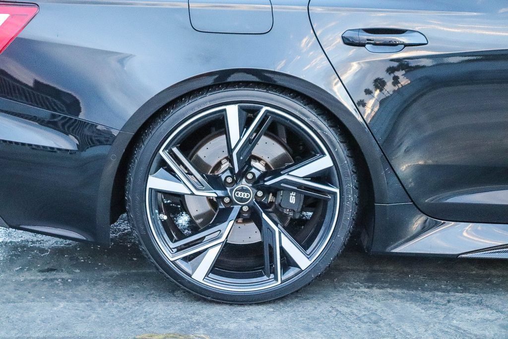 Used 2022 Audi RS 6 w/ Carbon Optic Package AWD/4WD image 12