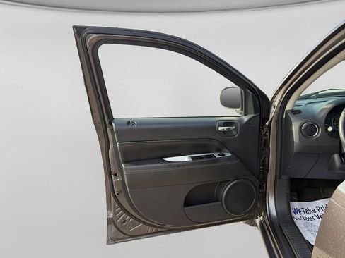 Used 2016 Jeep Compass High Altitude FWD image 18