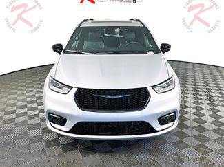 New 2026 Chrysler Pacifica Limited w/ Uconnect Theater Family Group video 2