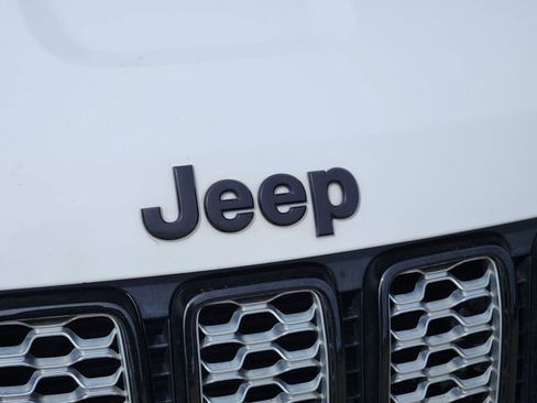 Used 2018 Jeep Grand Cherokee Altitude image 11