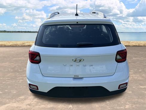 Used 2025 Hyundai Venue SEL FWD image 8