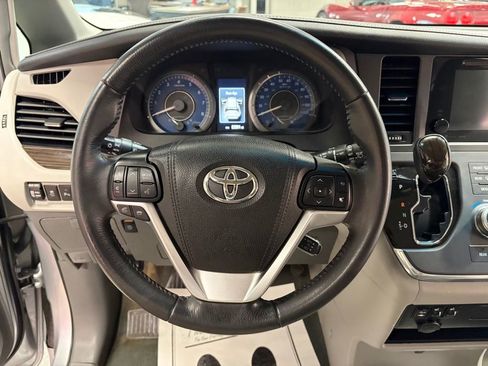 Used 2017 Toyota Sienna XLE w/ XLE Navigation Package image 14