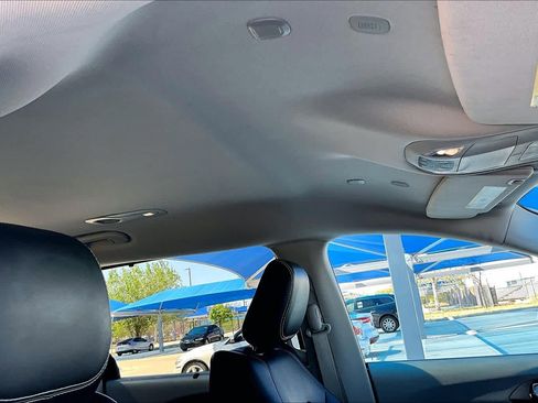 Used 2023 Chrysler Pacifica Touring-L image 14