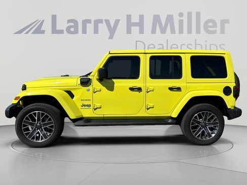 Used 2023 Jeep Wrangler Unlimited Sahara w/ Cold Weather Group AWD/4WD image 2