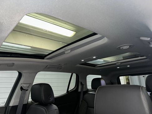 Certified 2023 GMC Acadia SLT w/ Technology Package image 4