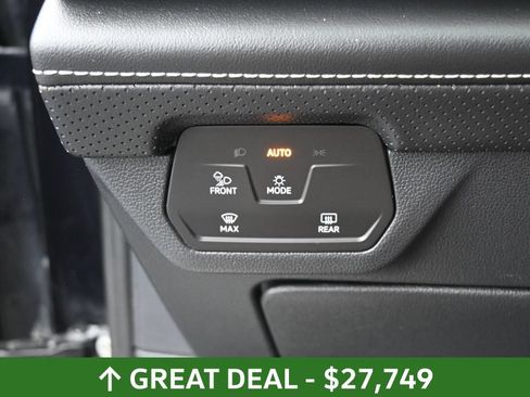 Used 2024 Volkswagen Atlas SE AWD/4WD image 36