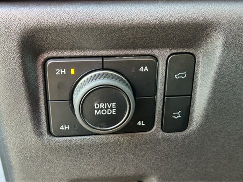 Used 2025 Ford Expedition Active AWD/4WD image 28
