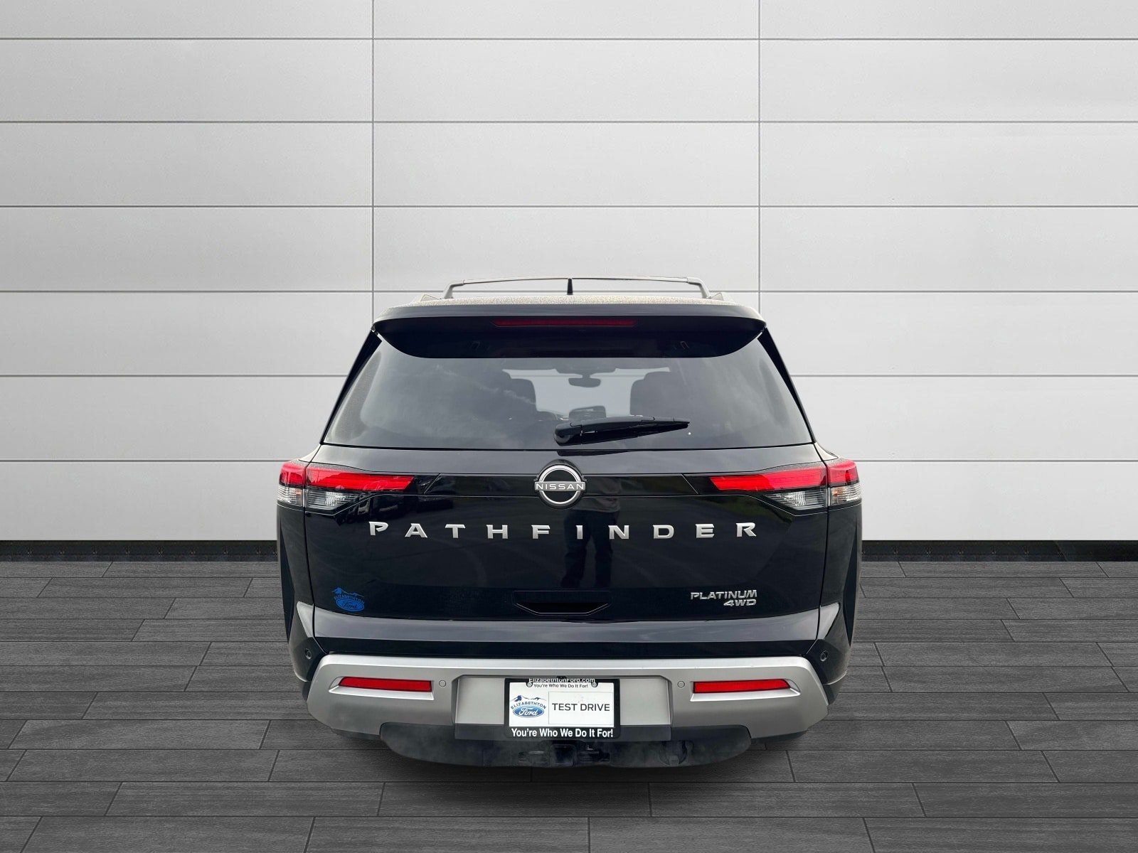 Used 2024 Nissan Pathfinder Platinum AWD/4WD image 4