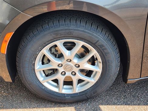 Used 2019 Chrysler Pacifica Touring image 23