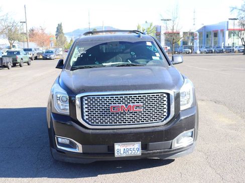 Used 2017 GMC Yukon Denali image 2