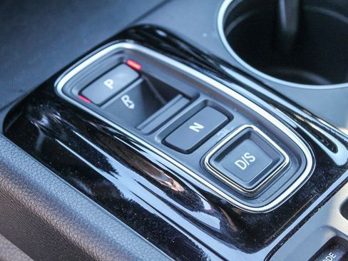 Used 2025 Honda Pilot Sport image 21