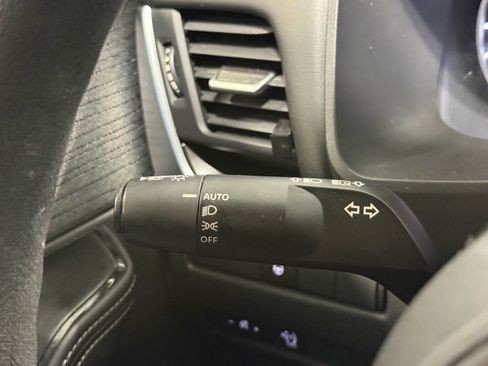 Used 2023 Nissan Rogue SV image 19