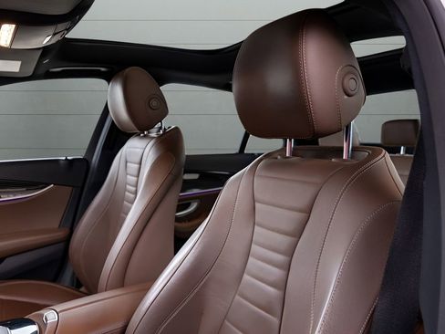 Used 2022 Mercedes-Benz E 350 4MATIC Sedan image 2
