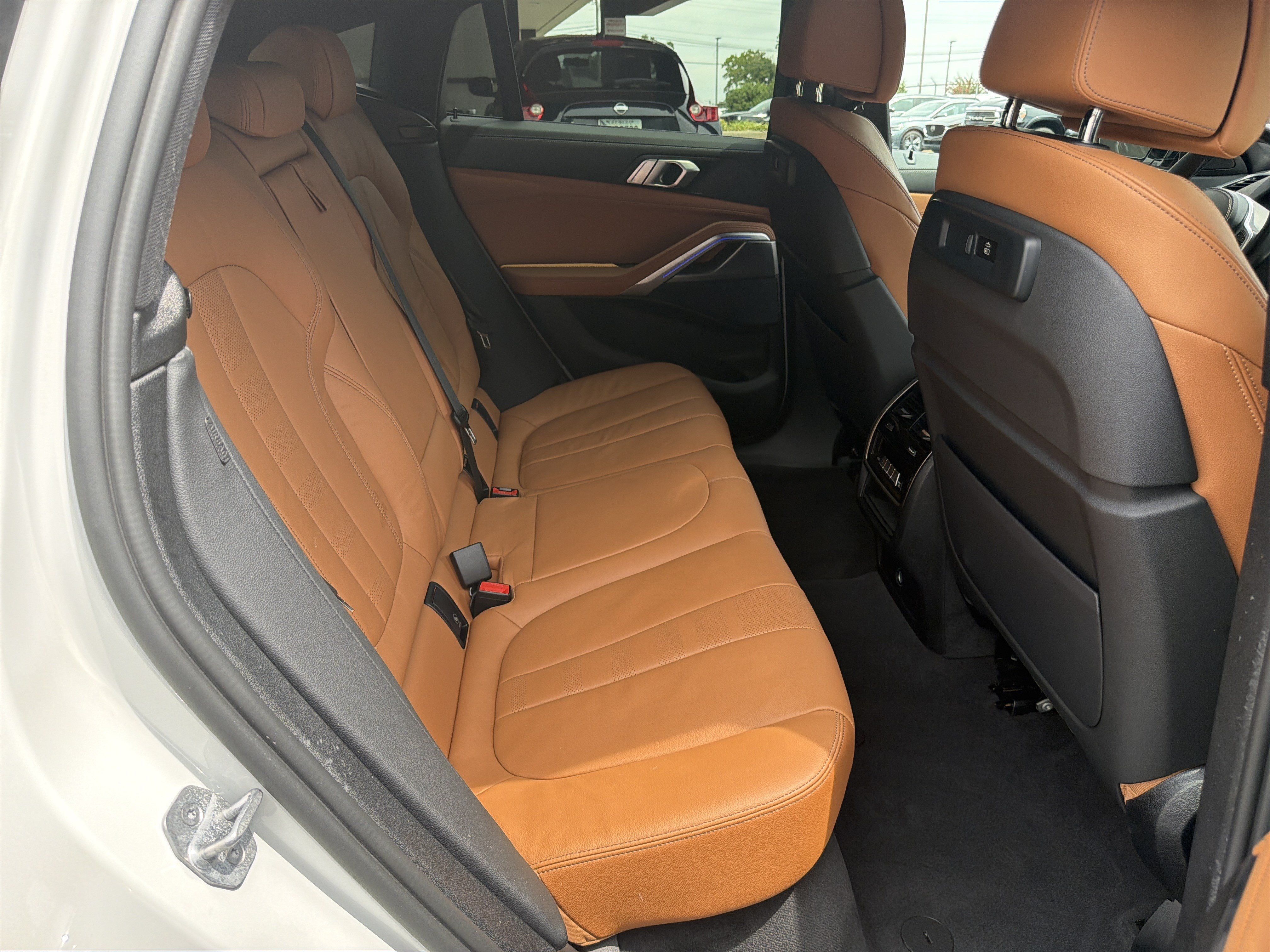 Used 2022 BMW X6 xDrive40i w/ M Sport Package AWD/4WD image 15