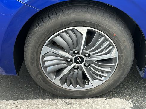 Used 2021 Hyundai Ioniq SE image 9