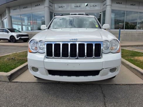 Used 2008 Jeep Grand Cherokee Limited w/ Trailer Tow Group IV AWD/4WD image 2