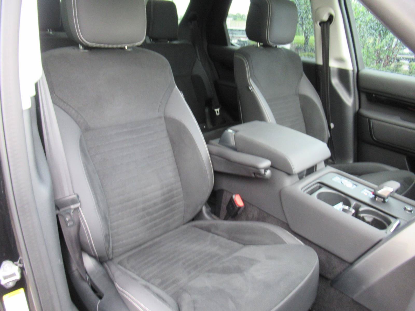 Used 2024 Land Rover Discovery S AWD/4WD image 10