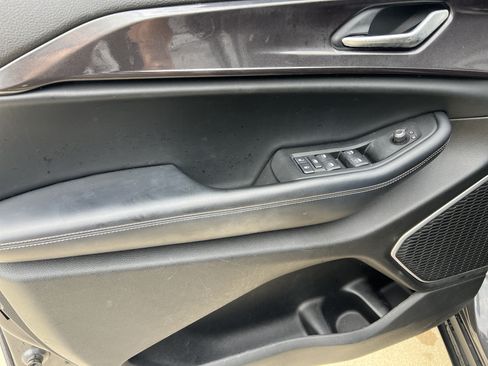 Used 2022 Jeep Grand Cherokee Altitude AWD/4WD image 12