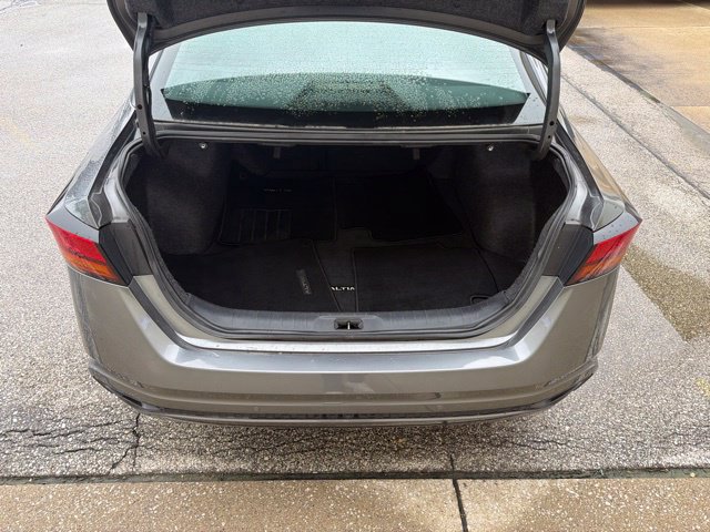 Used 2024 Nissan Altima 2.5 SV FWD image 14