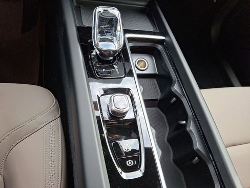 New 2026 Volvo XC60 B5 Plus w/ Climate Package image 10
