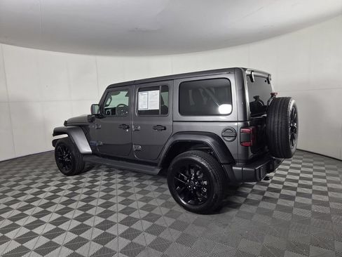 Used 2025 Jeep Wrangler Unlimited Sahara AWD/4WD image 7