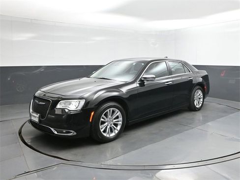 Used 2016 Chrysler 300 C w/ Safetytec Plus Group image 34