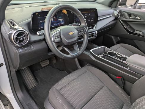 Used 2025 Chevrolet Equinox LT image 17