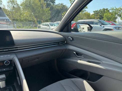 Used 2025 Hyundai Elantra SEL FWD image 35