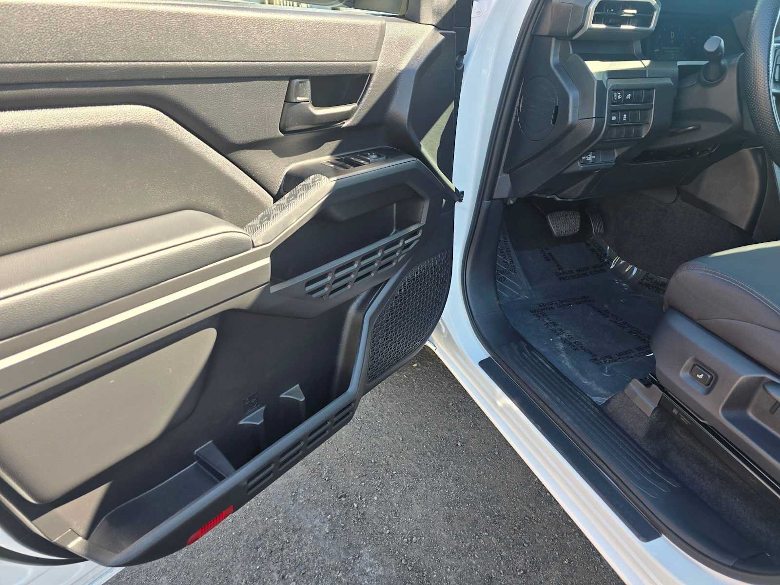 Used 2026 Toyota Tacoma SR w/ SR Upgrade Package AWD/4WD image 16