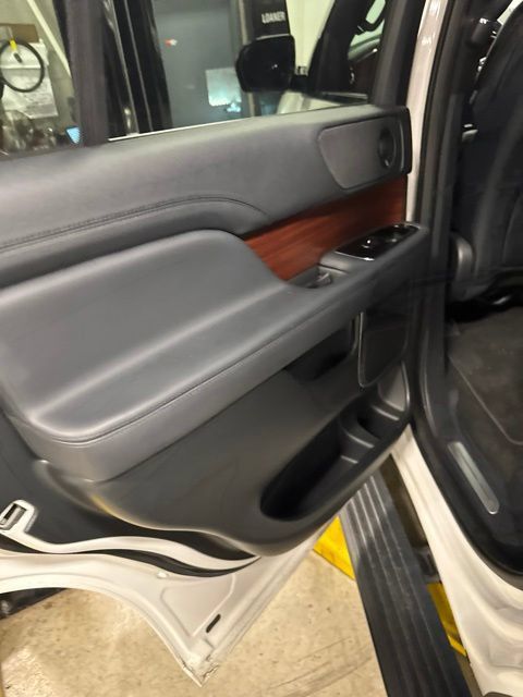 Used 2024 Lincoln Navigator Premiere AWD/4WD image 8