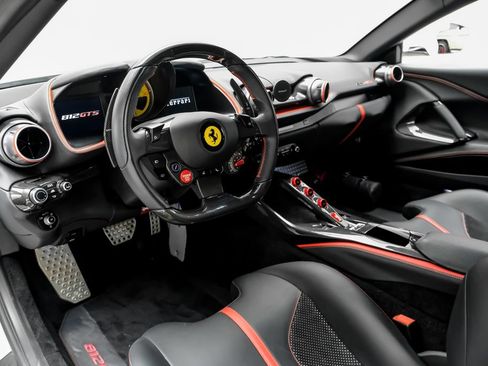 Used 2022 Ferrari 812 GTS RWD image 11