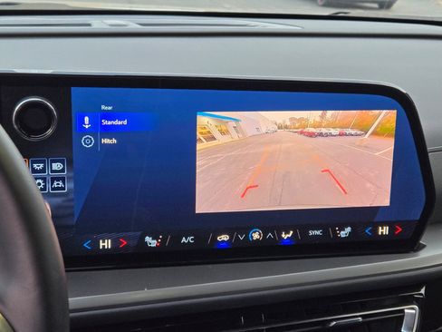 Certified 2025 Chevrolet Traverse LT image 26