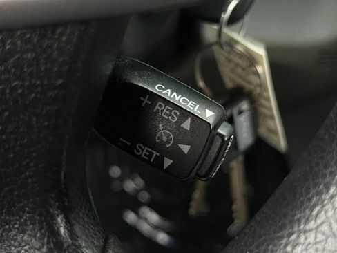 Used 2012 Toyota Camry LE FWD image 30