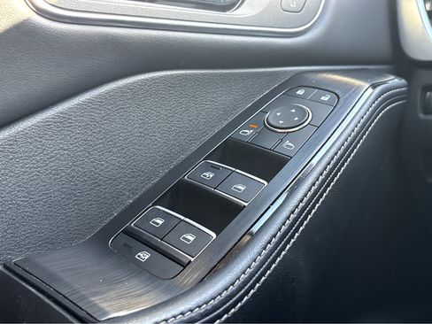 Used 2025 Nissan Rogue Platinum w/ Platinum Premium Package image 18